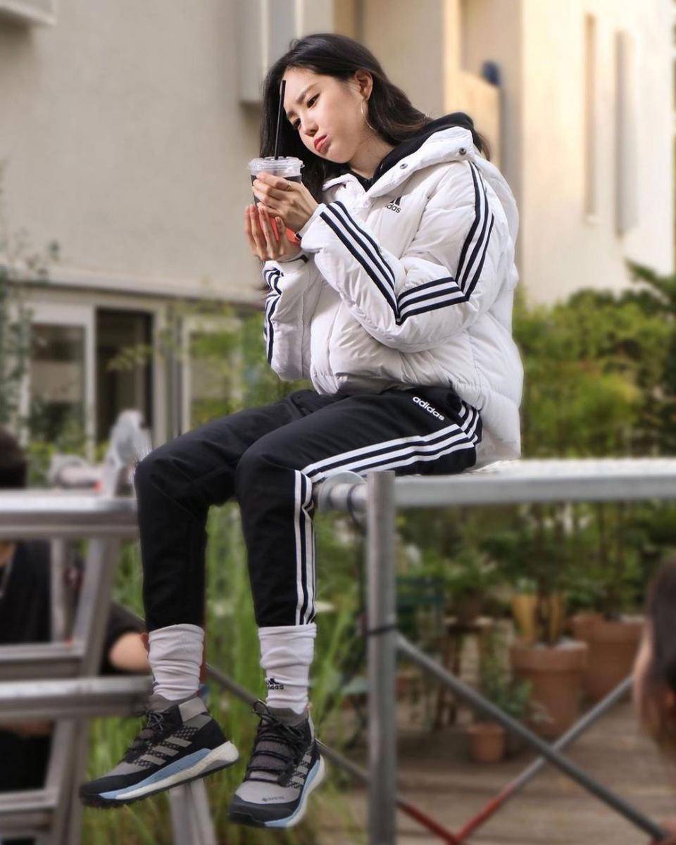 Sporty look Naeun (instagram.com/naeun__apink)