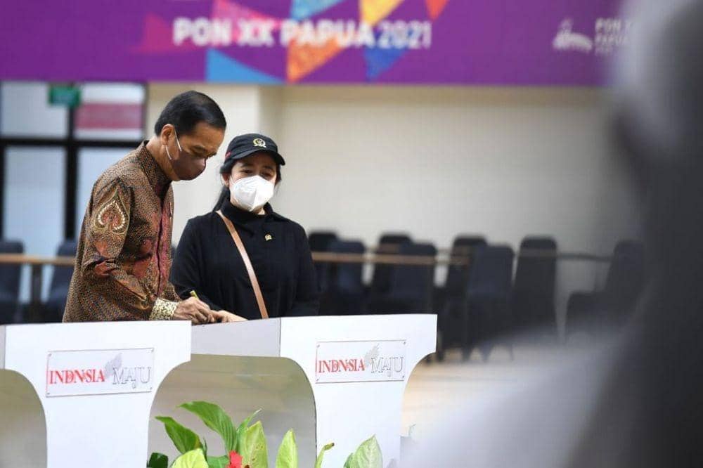 Jokowi Tanam Benih Jagung hingga Tinjau Vaksinasi di Sorong
