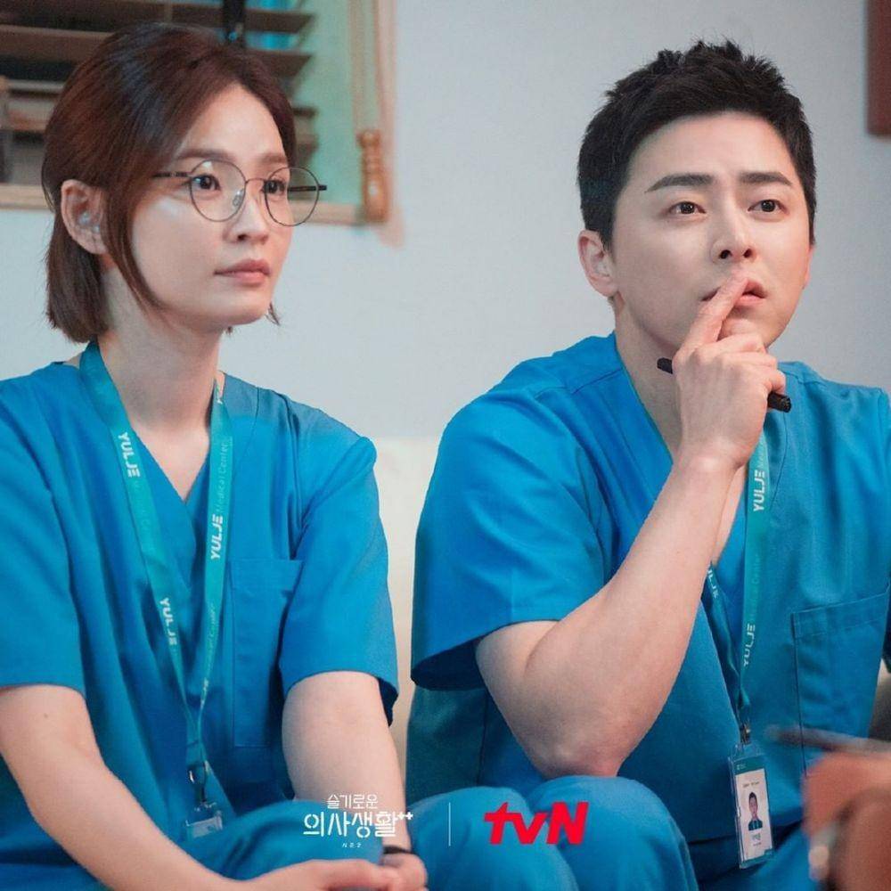 Jeon Mi Do dan Jo Jung Suk di Hospital Playlist 2 (Dok. tvN)