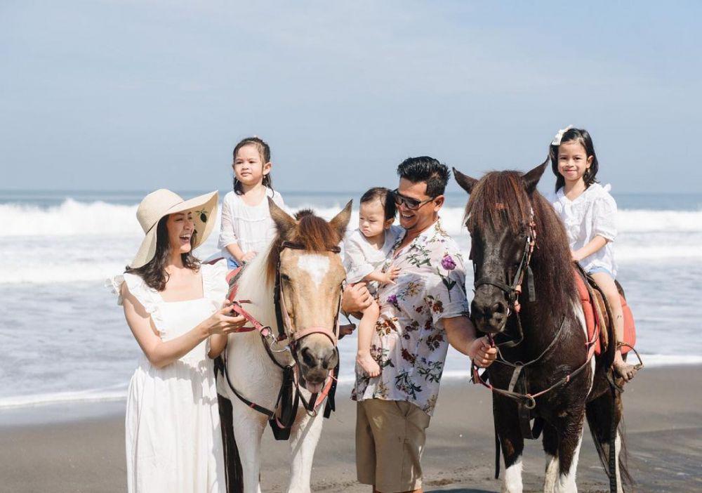 potret keluarga Tyara Renata (instagram.com/tyararenata)