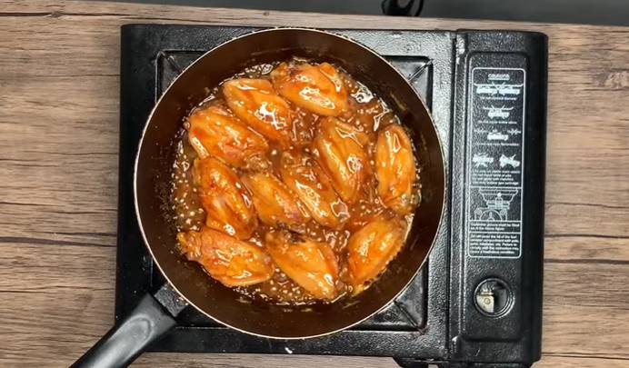 Ilustrasi memasak sayap ayam (youtube.com/zellakitchen)