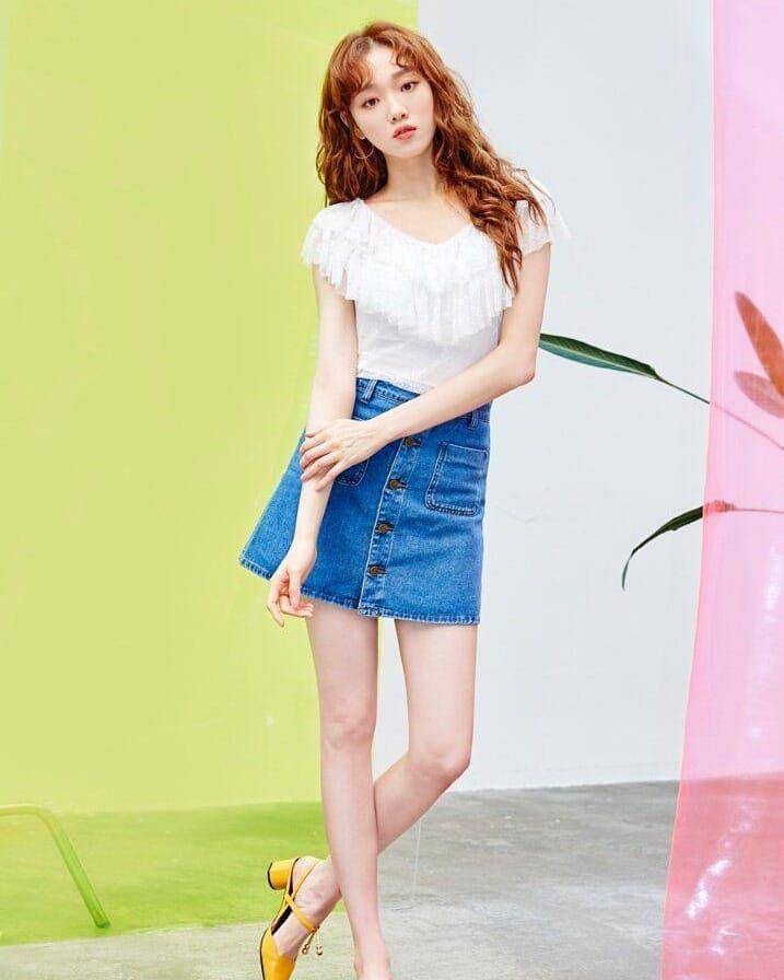 Outfit santai Lee Sung Kyung (instagram.com/leesungkyung_idn)