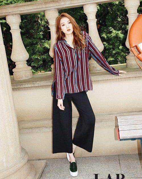 Outfit santai Lee Sung Kyung (instagram.com/leesungkyung_idn)