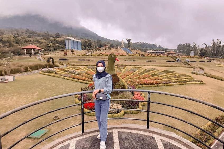 The Blooms Garden (instagram.com/upinurul)