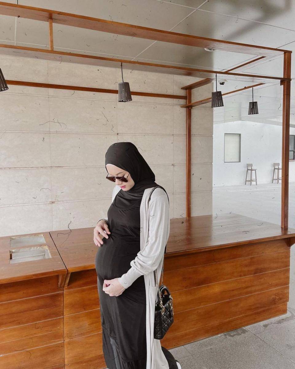 Dinda Hauw hamil (instagram.com/dindahw)