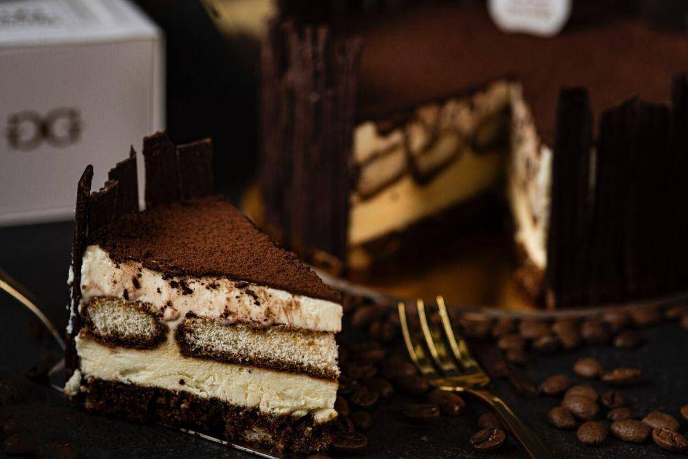 ilustrasi tiramisu nanaimo bars (unsplash.com/BINYOUSSIF)
