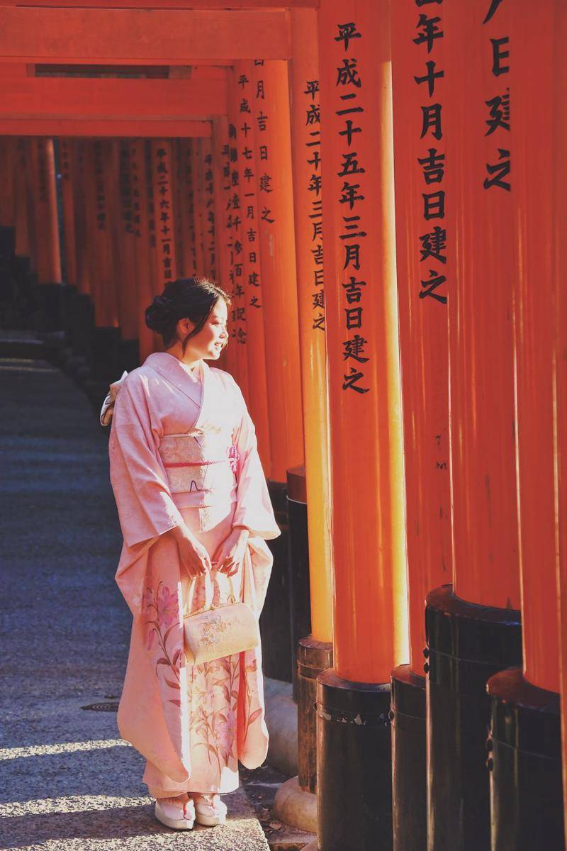 ilustrasi wanita memakai kimono (unsplash.com/Bruce tang)