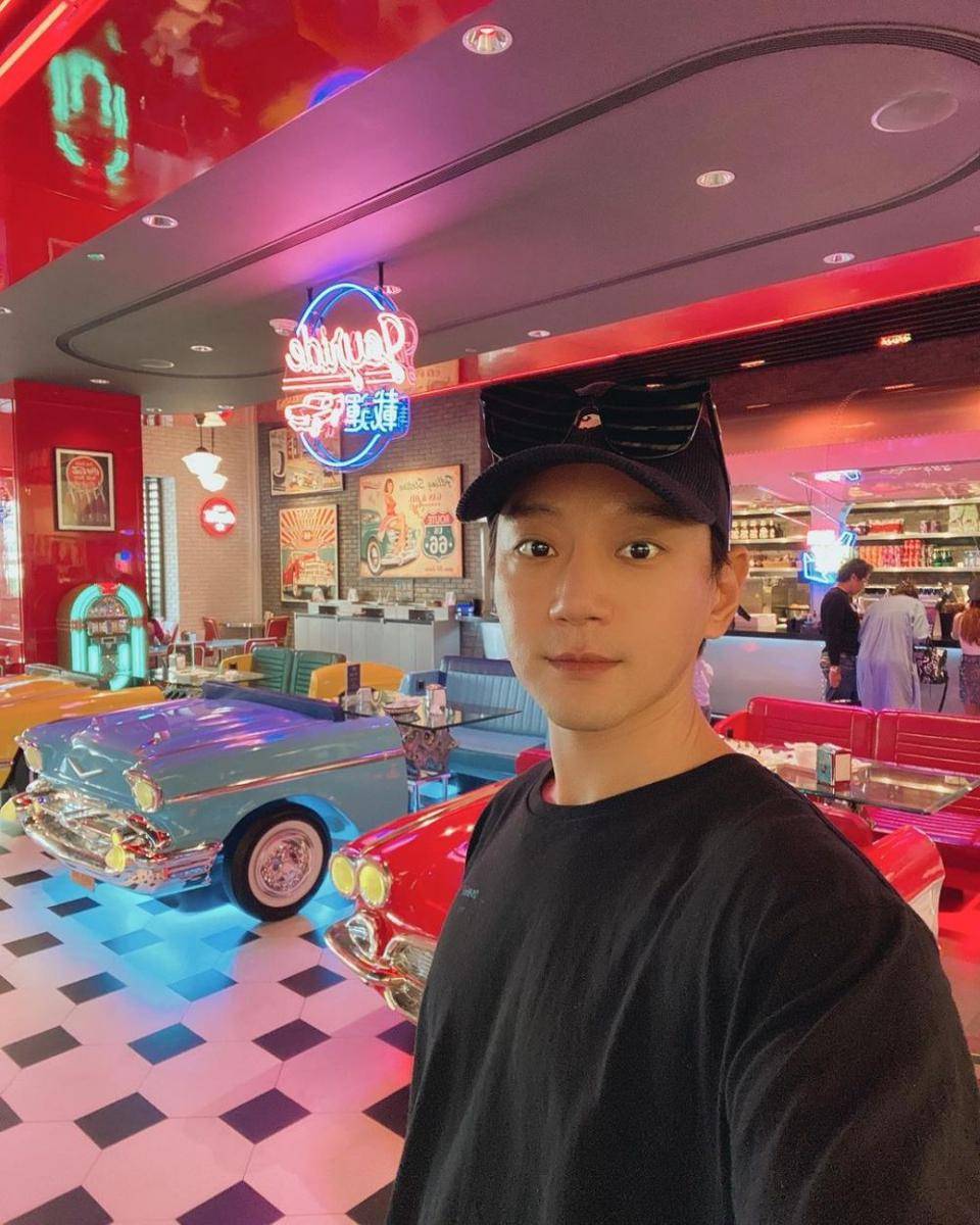 Hwang Chi Yeol (instagram.com/chiyeul7102)