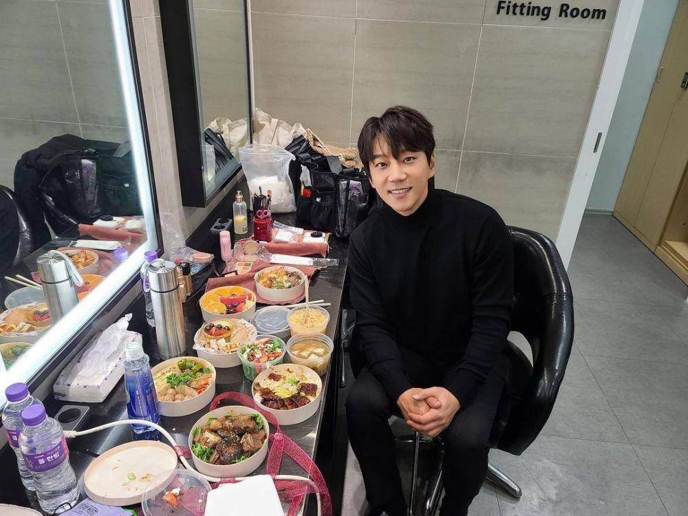 Hwang Chi Yeol (instagram.com/chiyeul7102)