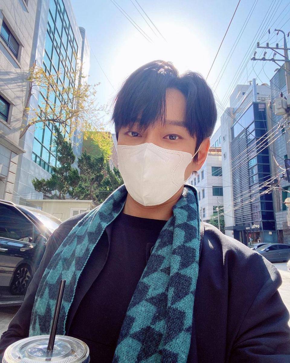Hwang Chi Yeol (instagram.com/chiyeul7102)