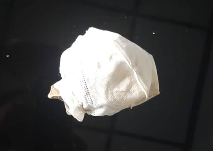 Sabu yang dibungkus masker ini ditemukan di Lapas Kedungpane Semarang. (Dok Humas Lapas Kedungpane)