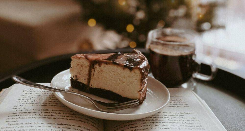 ilustrasi cheesecake nanaimo bars (unsplash.com/Lena Sida)
