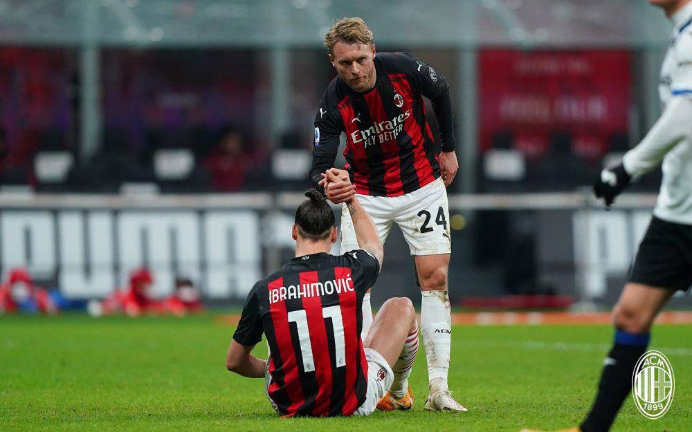 potret Simon Kjaer dan Zlatan Ibrahimovic (theoffside.com)