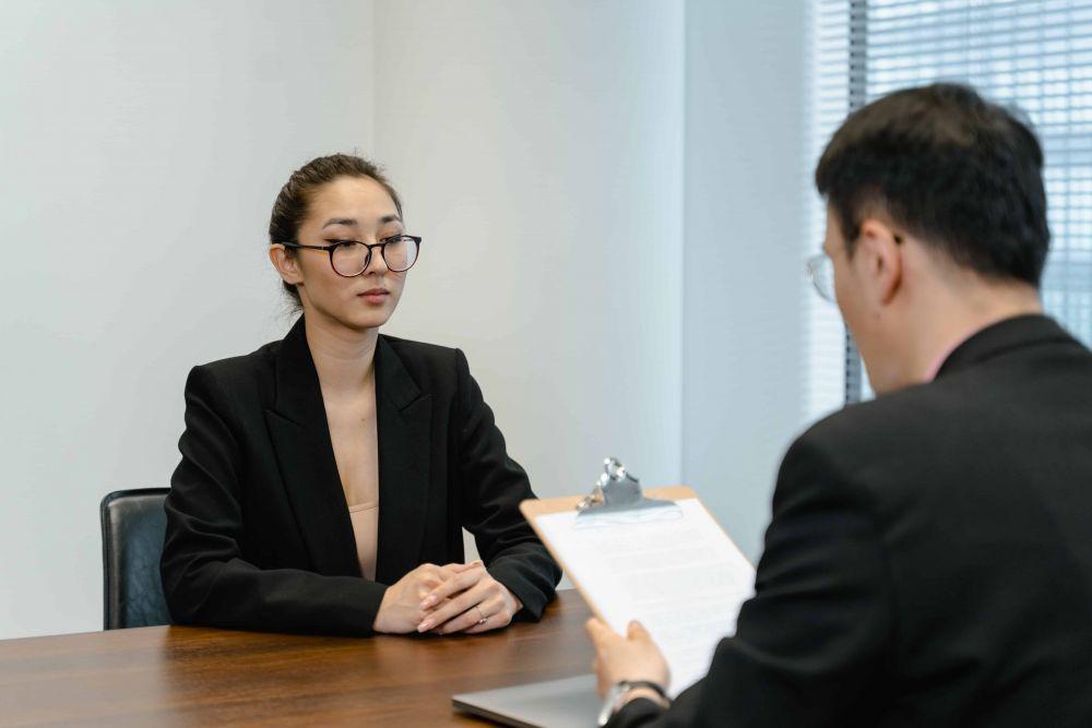 ilustrasi mengajukan resign (pexels.com/MART PRODUCTION)