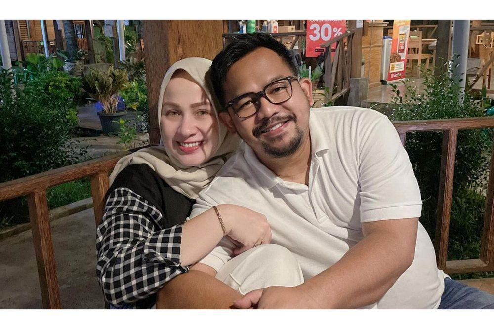 Sudah 11 Tahun Menikah, 10 Potret Kebersamaan Beddu dan Istri