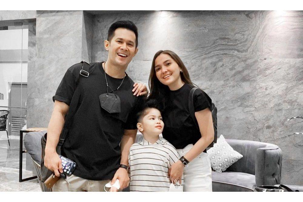 10 Potret Kebersamaan Keluarga Kecil Afdhal Yusman, Happy Family!
