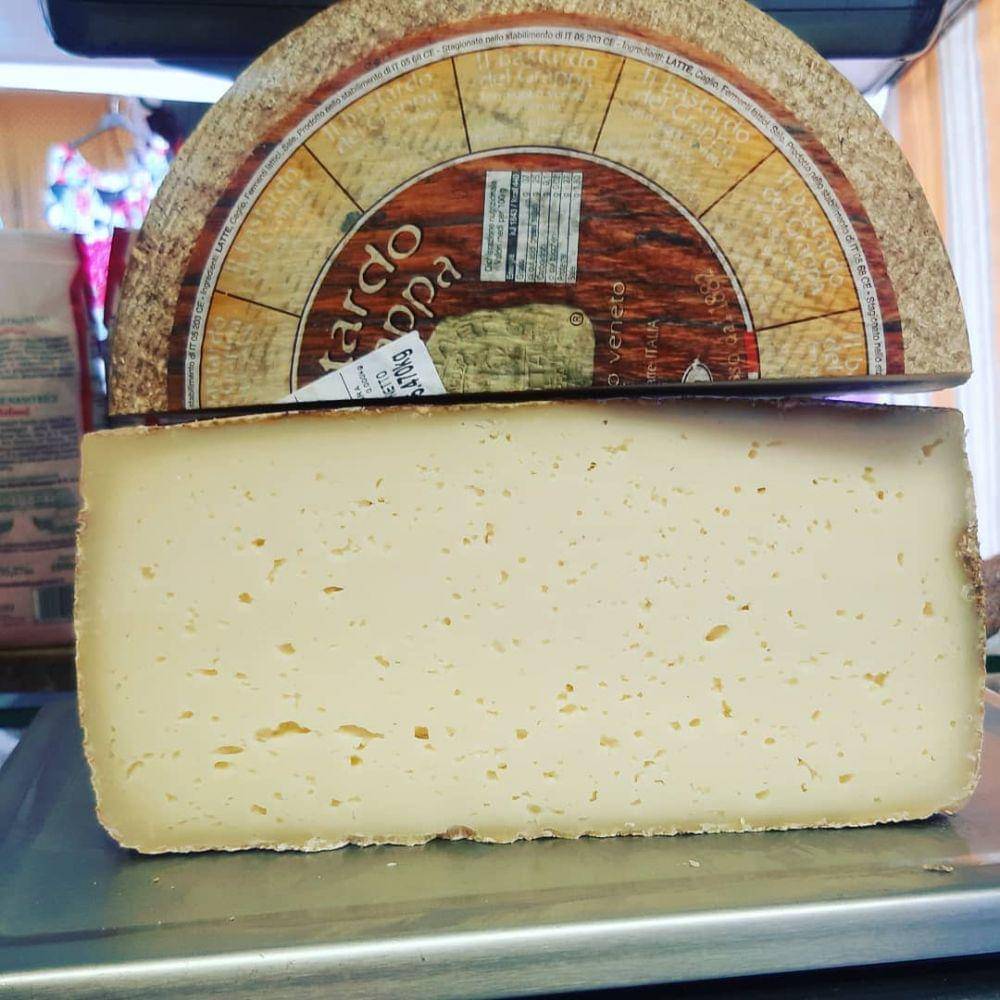 Ilustrasi keju bastardo del grappa (instagram.com/giorgiascalco84)