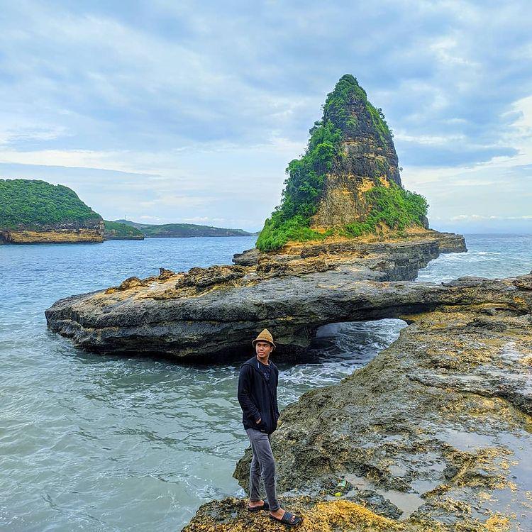 Pantai Tanjung Bloam (instagram.com/nanangwirya_ss)