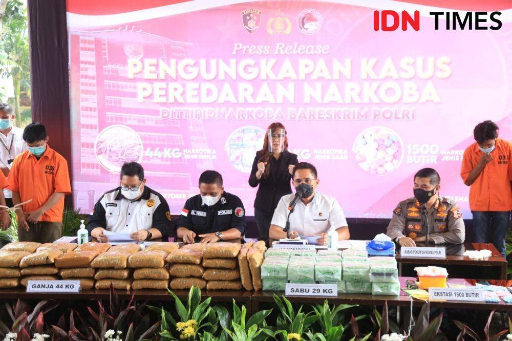 Bareskrim Polri tangkap seorang kurir 1.300 pil ekstasi (IDN Times/Irfan Fathurohman)