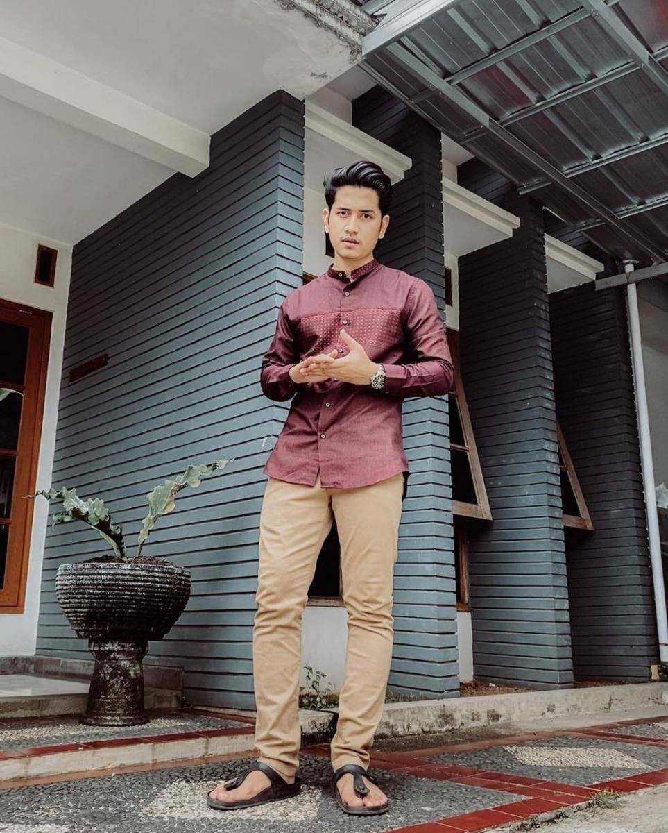 Ilustrasi baju muslim artis pria (instagram.com/zikridaulay1)