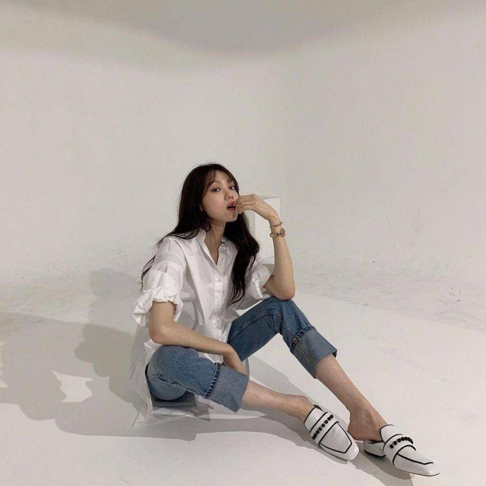 Outfit santai Lee Sung Kyung (instagram.com/lee_sung_kyung__1990)