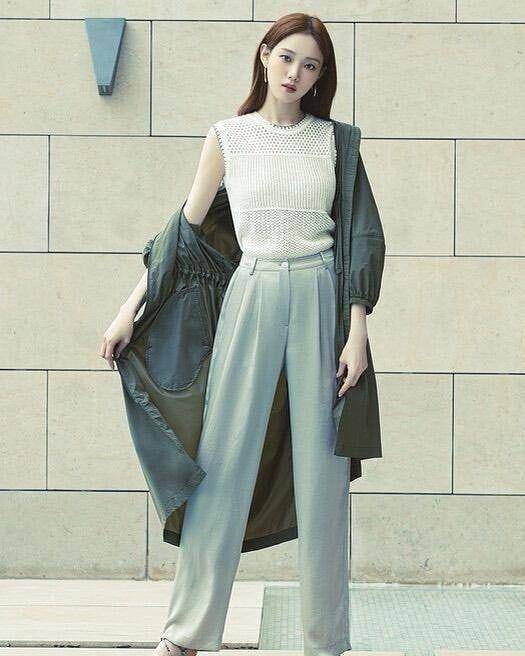 Outfit santai Lee Sung Kyung (instagram.com/sungkyoung__)