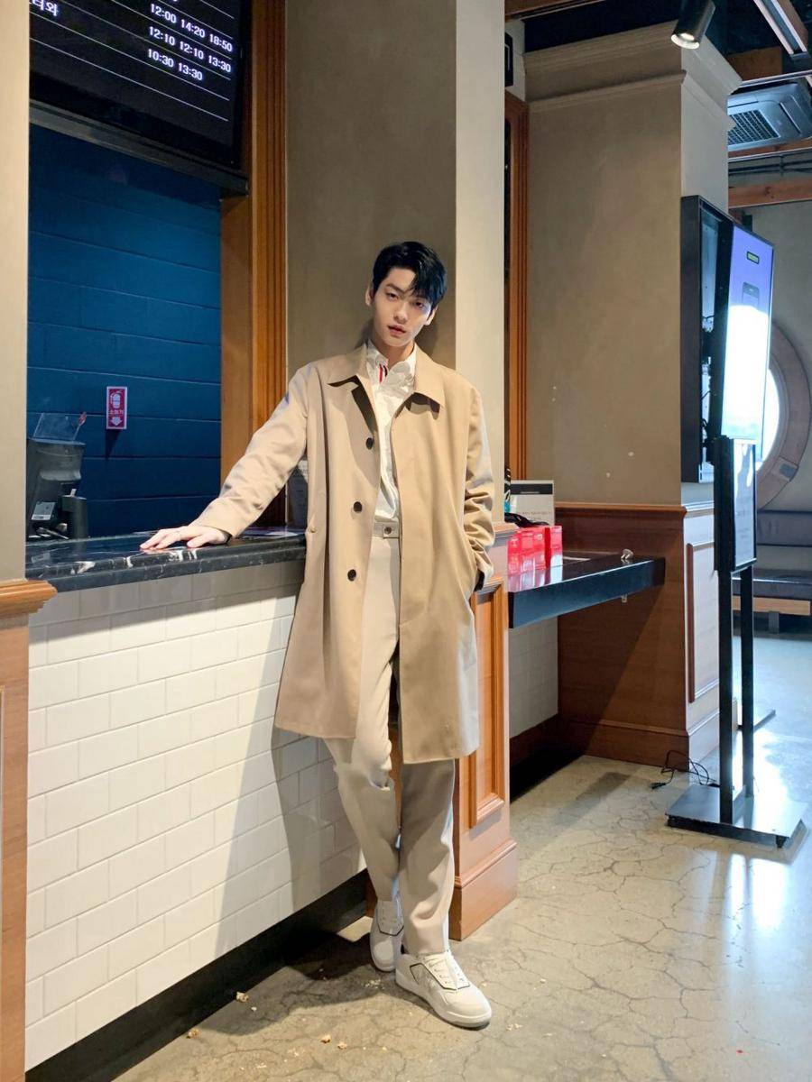 Ide outfit leader Hybe Labels (Twitter.com/TXT_members)