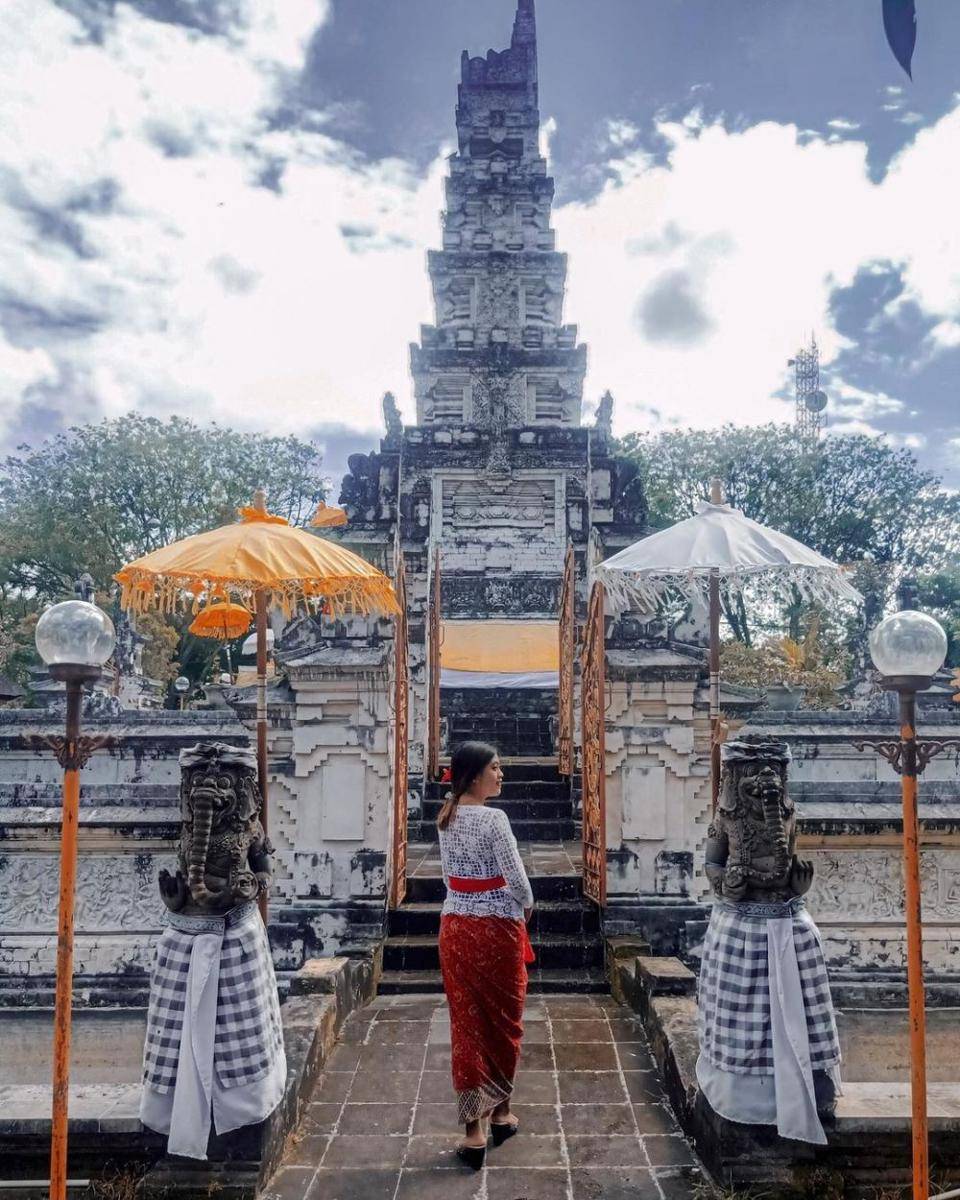 Pura Agung Jagatnatha (instagram.com/tiayu_27)