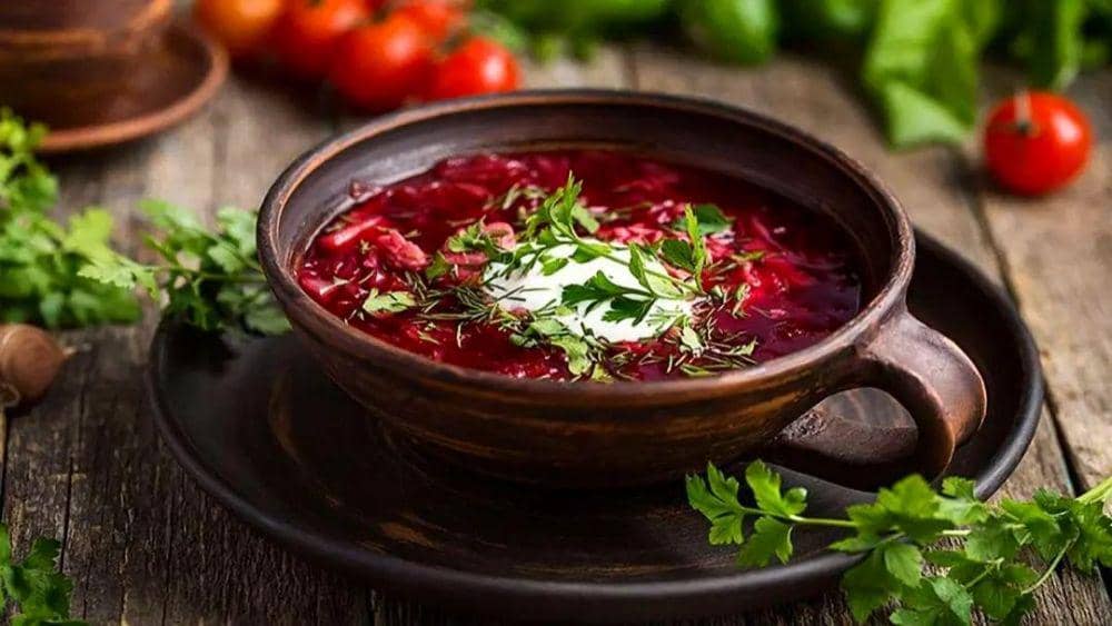Borscht, sup berbahan dasar bit dari Rusia (instagram.com/russianpodcast)