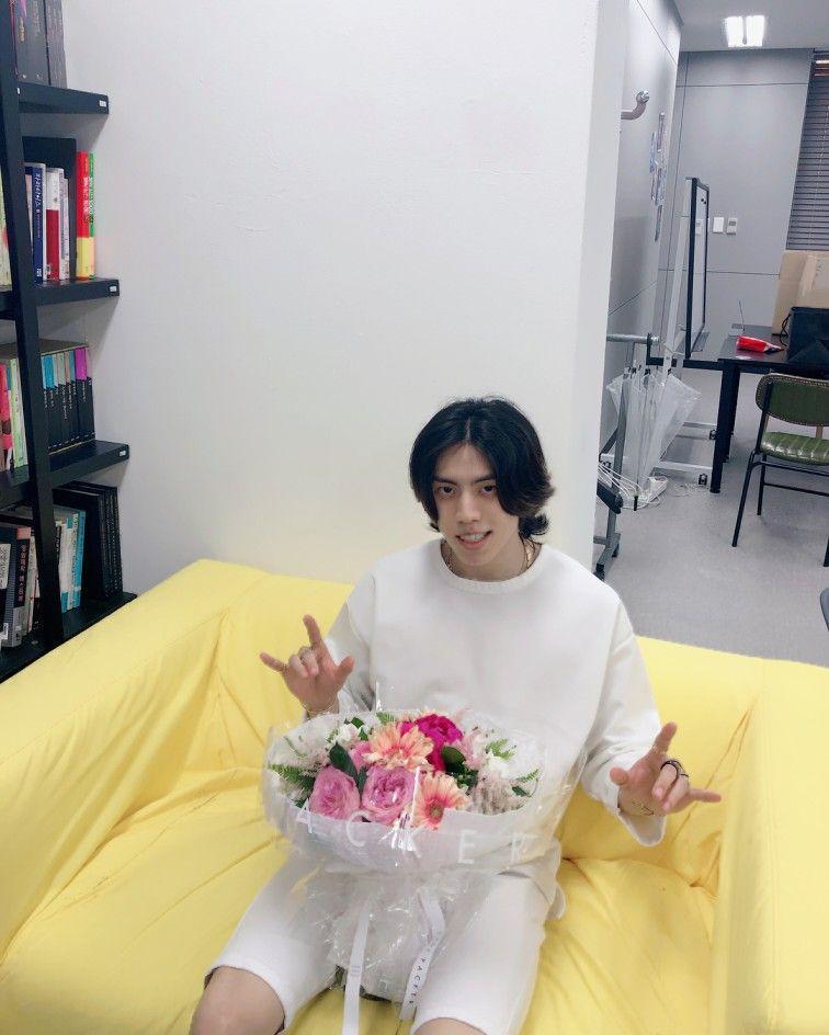 Dongwoo INFINITE (instagram.com/ddong_gg0)
