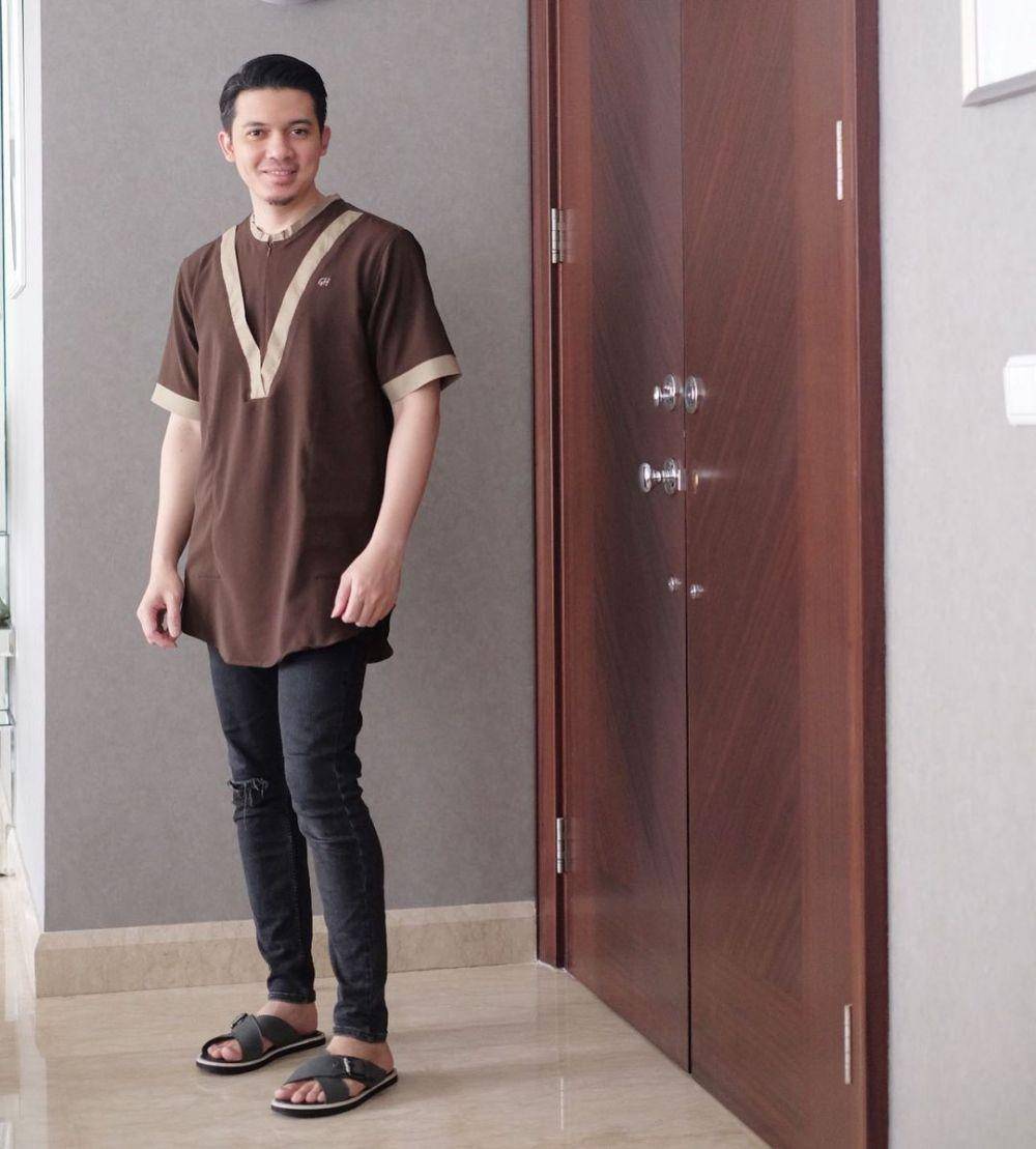Ilustrasi baju muslim artis pria (instagram.com/irwansyah_15)
