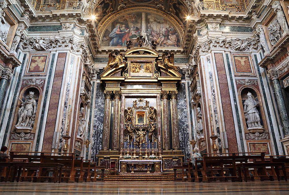 potret Kapel Paolina atau Kapel Borghese yang artistik di dalam Basilika Santa Maria Maggiore (churches-of-rome.info)
