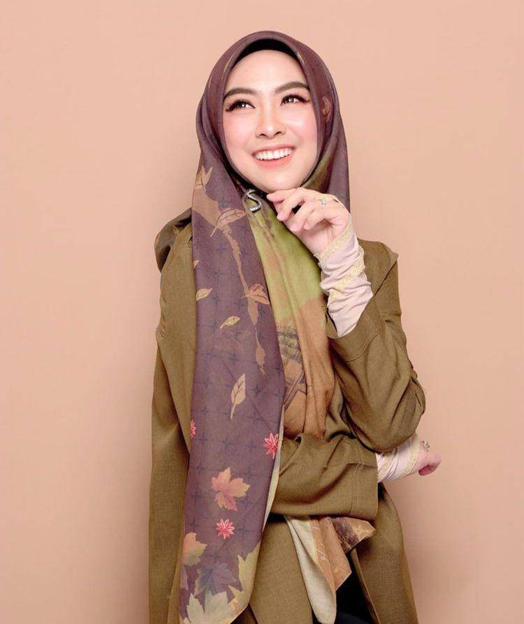 Oki vs shindy (Instagram.com/dr.shindyputri_)