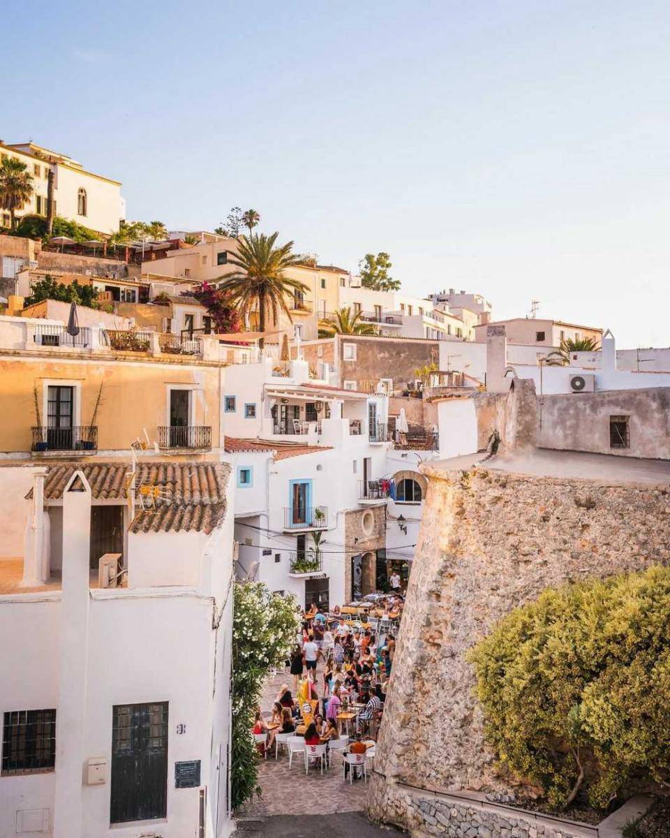 dalt vila (instagram/elolivomioibiza)