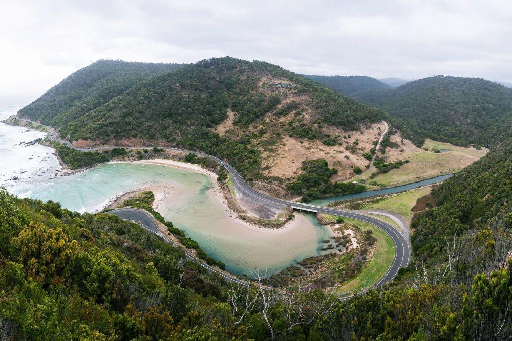 Great Ocean Road, Australia (Wikimedia Commons/Diliff)