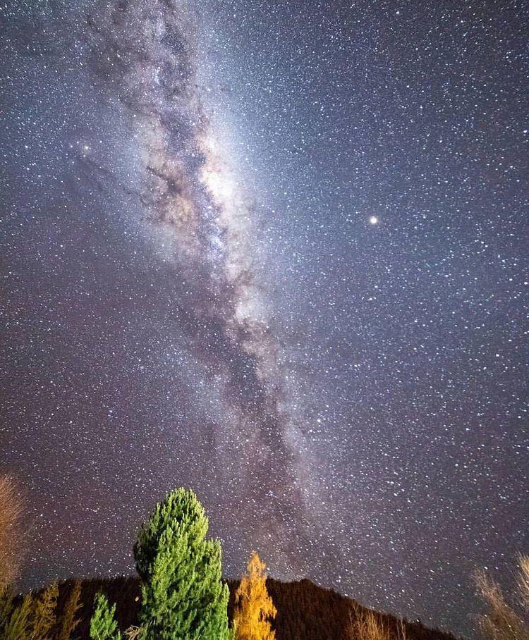 Danau Tekapo di Selandia Baru (instagram.com/tekaposprings)
