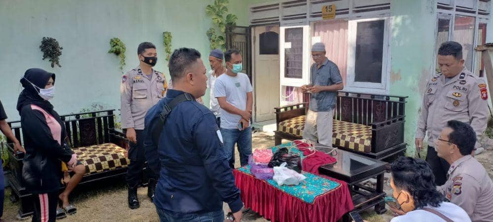 Petugas Polres Takalar menyambangi rumah penyelenggara takziah/Polres Takalar