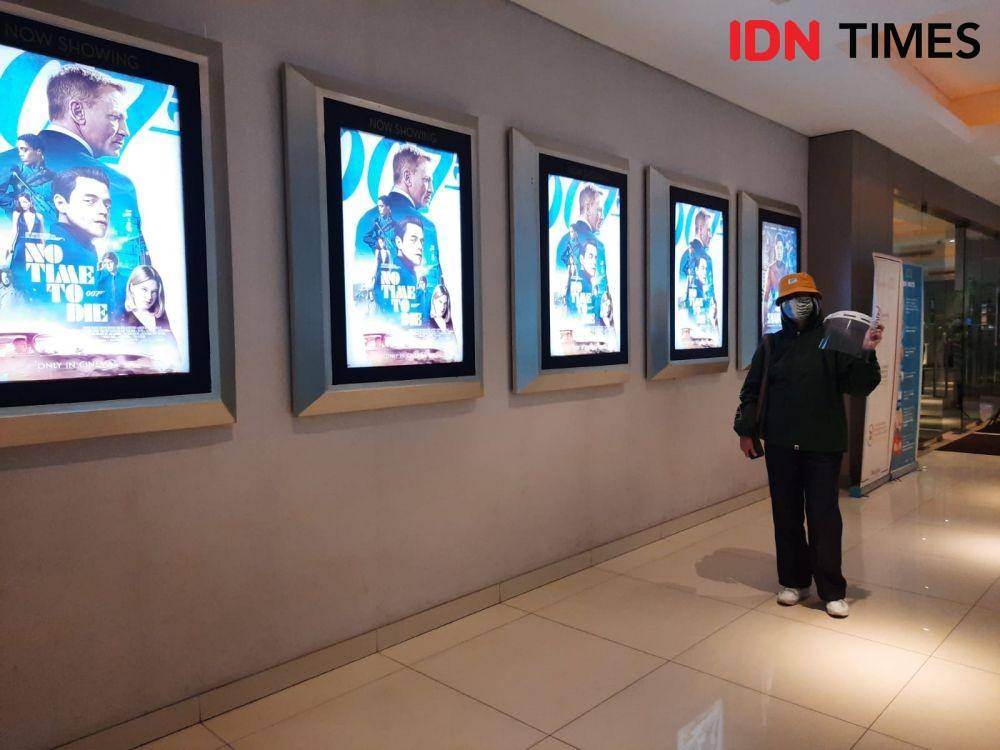 Suasana menonton di bioskop saat pandemi Covid-19 (IDN Times/Uni Lubis)
