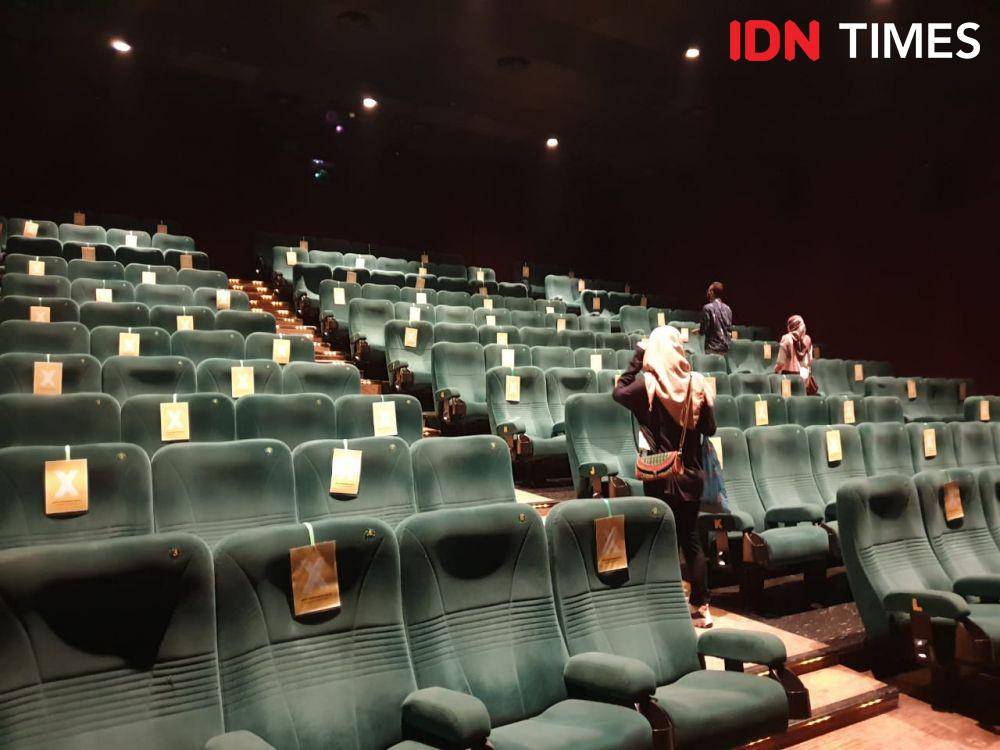 Suasana menonton di bioskop saat pandemi Covid-19 (IDN Times/Uni Lubis)