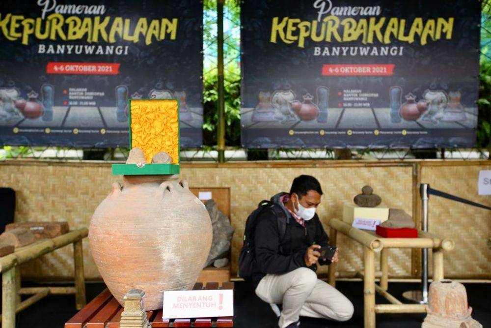 Suasana Pameran Kepurbakalaan, yang digelar di pelataran kantor Dinas Kebudayaan dan Pariwisata (Disbupar) Banyuwangi, 4-6 September 2021. (Dok. Pemkab Banyuwangi)