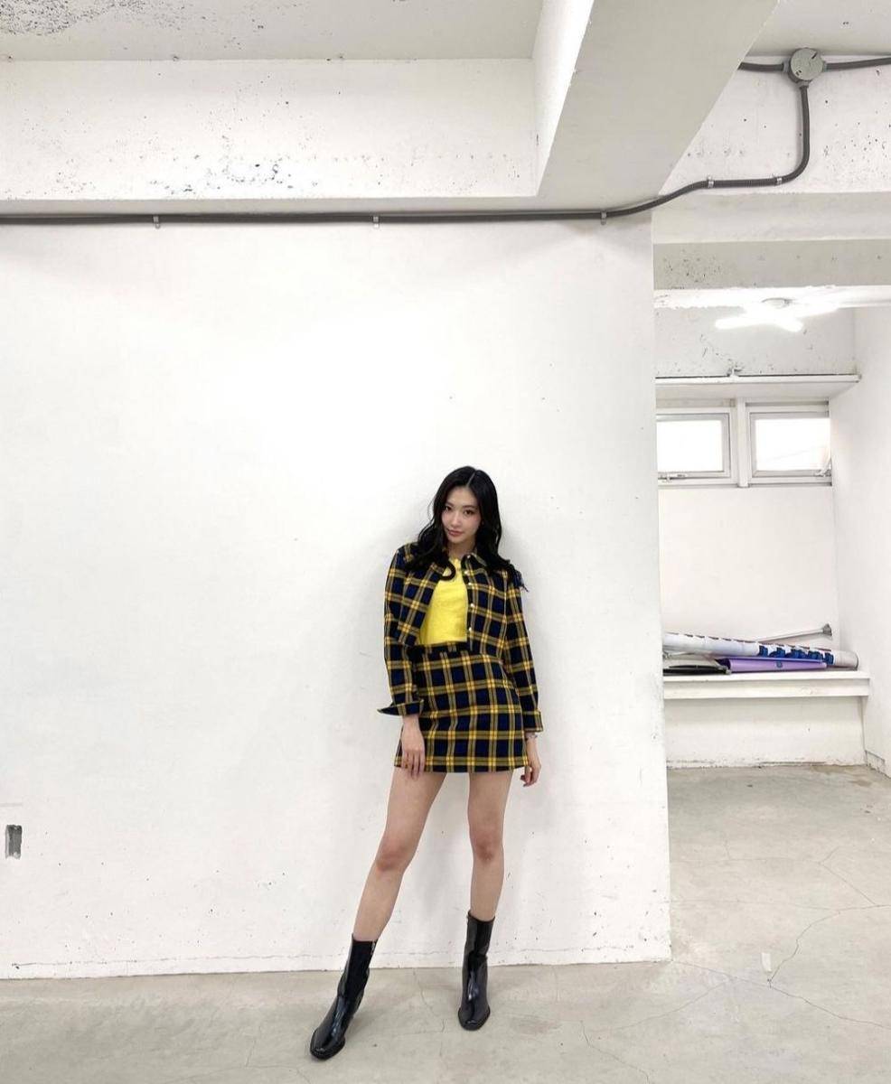 Outfit Jinny Secret Number (instagram.com/secretnumber.official)