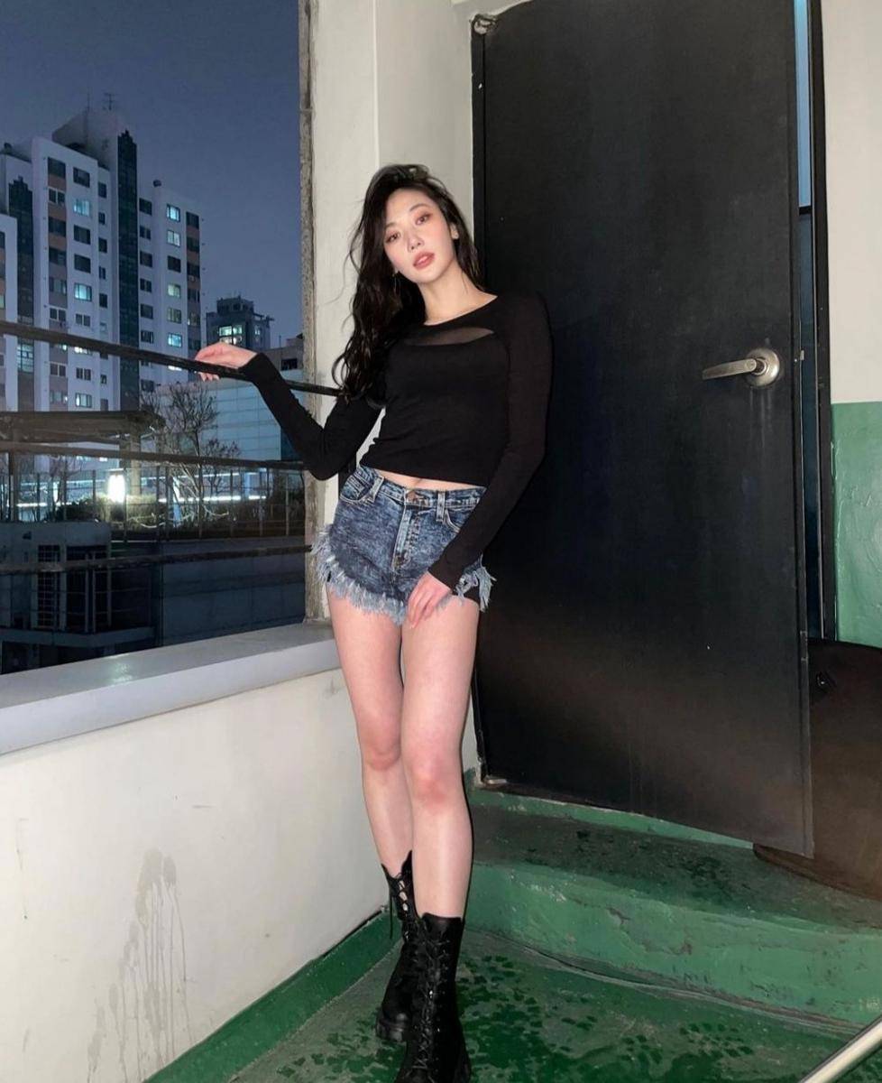 Outfit Jinny Secret Number (instagram.com/secretnumber.official)