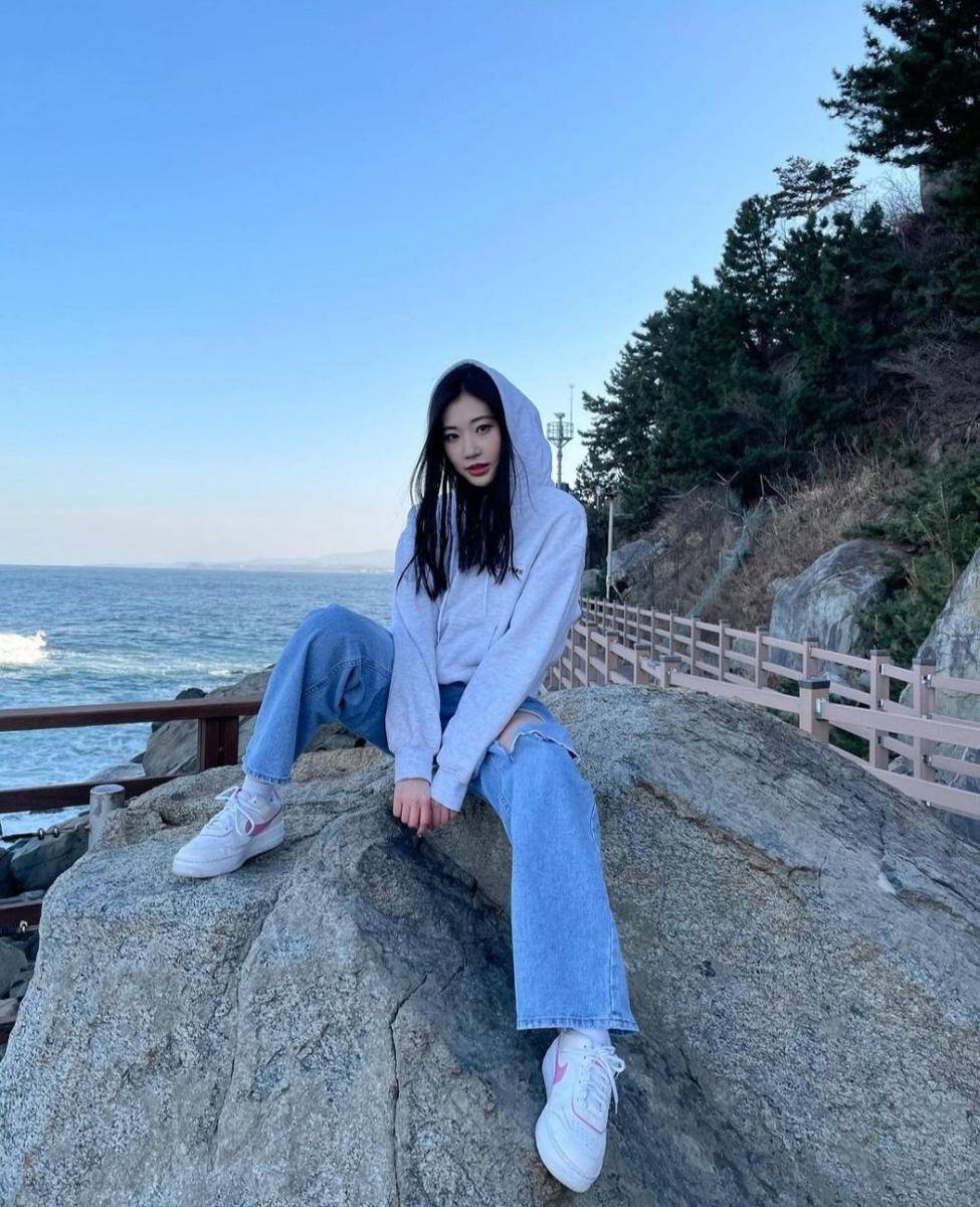 Outfit Jinny Secret Number (instagram.com/secretnumber.official)