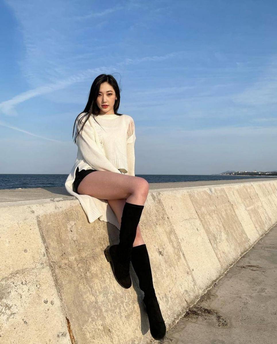Outfit Jinny Secret Number (instagram.com/secretnumber.official)