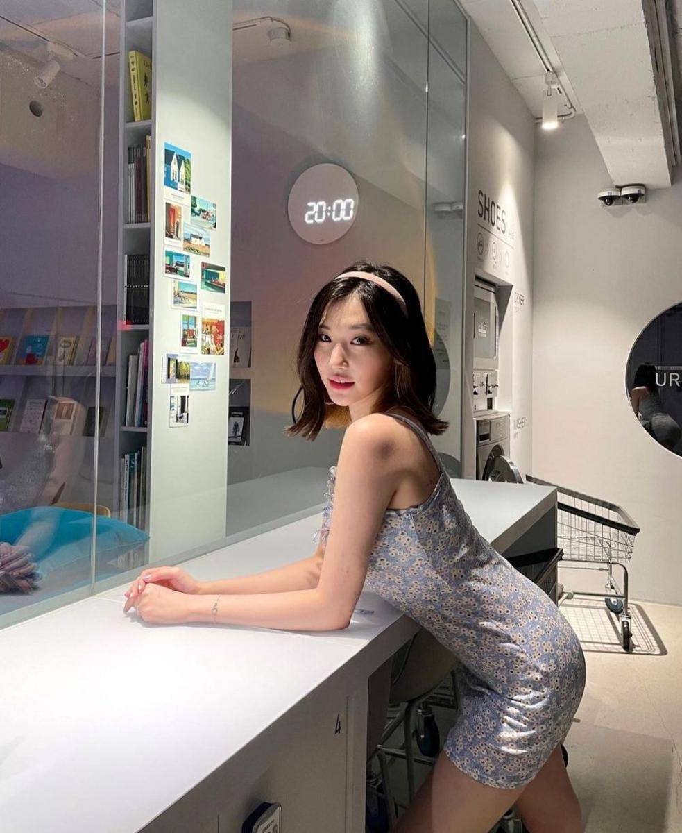 Outfit Jinny Secret Number (instagram.com/secretnumber.official)