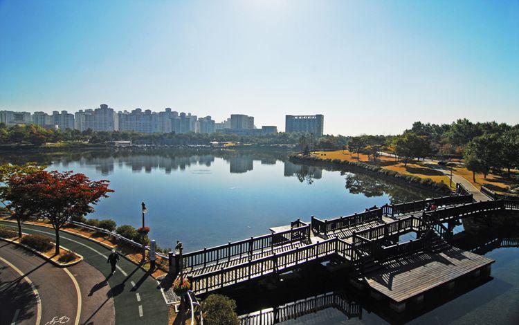 Potret danau buatan di Ilsan Lake Park (goyang.go.kr)