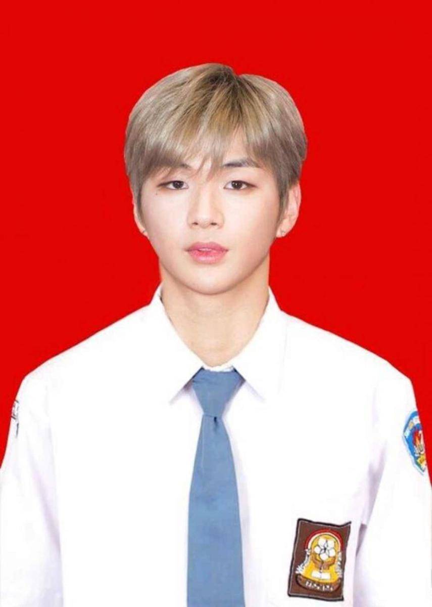 Foto artis Korea pakai baju SMA (Pinterest.com/purplxx purplxx/)