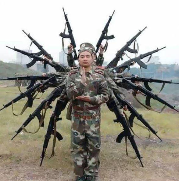 tingkah nyeleneh tentara (izismile.com)