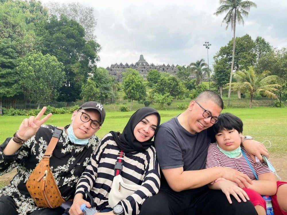 Rieta Amilia dan suami kedua (Instagram.com/rieta_amilia/)