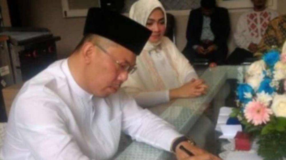 Rieta Amilia dan suami kedua (dok. Tribunnews)